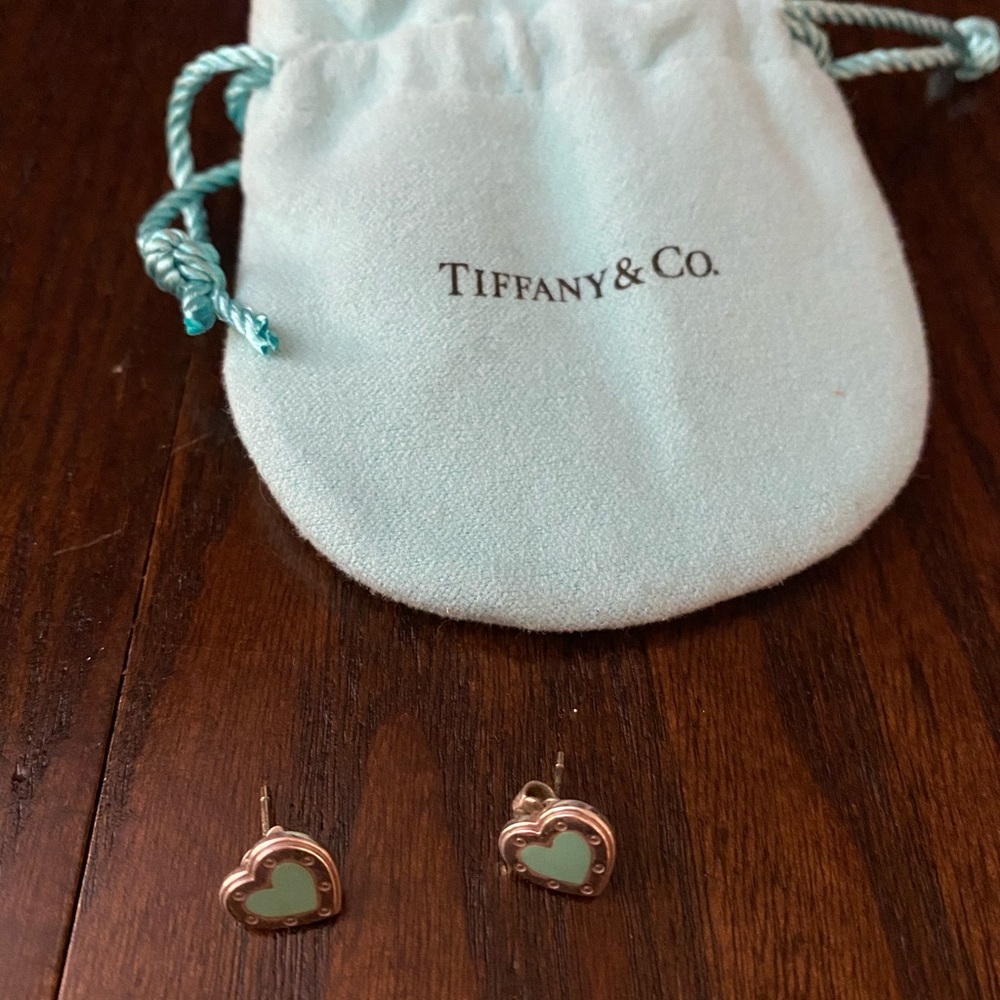 Tiffany & Co. earnings in Tiffany blue